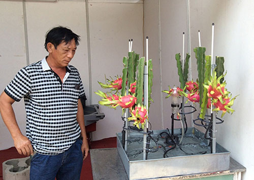 Hệ thống tưới nhỏ giọt cho gốc và ngọn cây ăn quả. (Drip irrigation system for roots and tops of fruit trees)